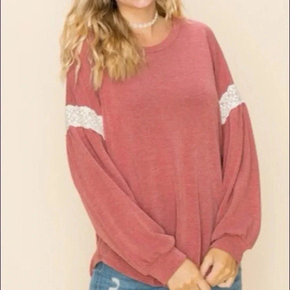 Boutique NWT Scoop Round Neck Top with Lace Detail on Sleeve boho western - Picture 3 of 3